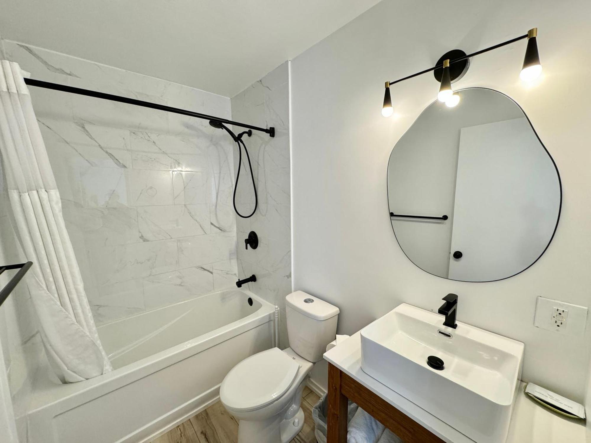 Motel Ucluelet Wildwood Inn 2*