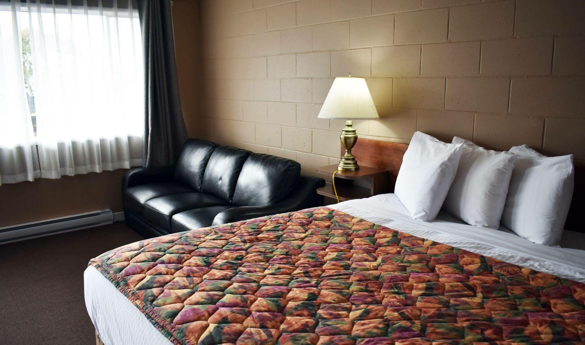Ucluelet Wildwood Inn 2*